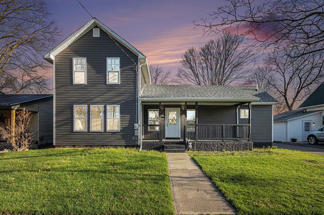 front view picture of 101 E 4Th Street, Buchanan, MI. 49107