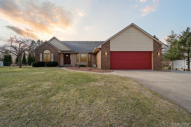 front view picture of 9400 Englishman Drive, Fenton, MI. 48430