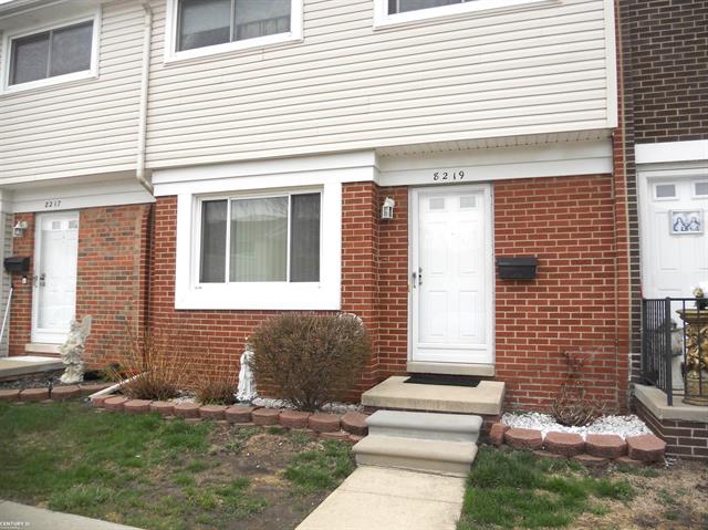 front view picture of 8219 Dartmouth Avenue, Warren, MI. 48093