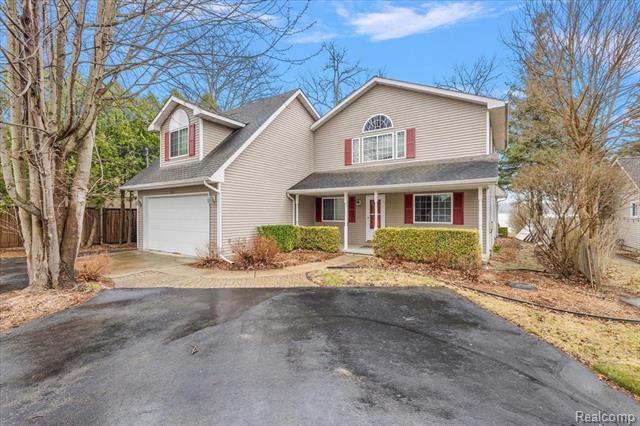 front view picture of 10434 Spring Street, Fenton, MI. 48430