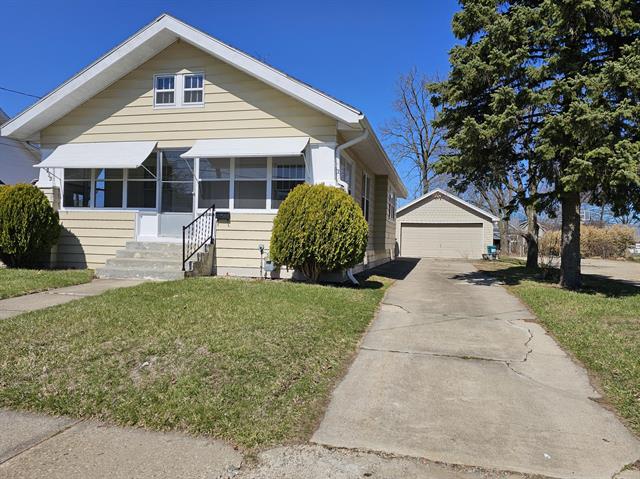 front view picture of 104 W Bidwell Street, Battle Creek, MI. 49015
