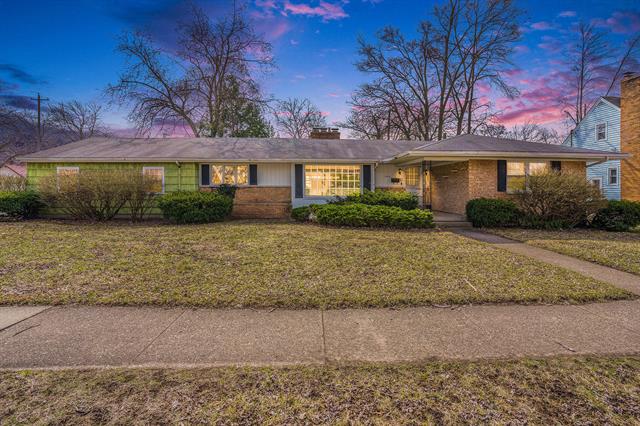 front view picture of 1085 Allen Avenue, Muskegon, MI. 49442
