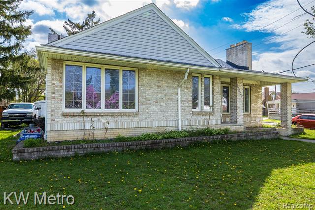 front view picture of 12600 Hayes Street, Detroit, MI. 48205