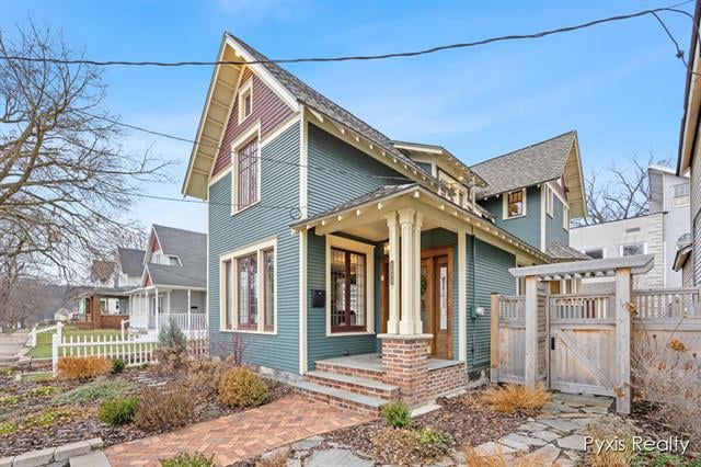 front view picture of 1043 Second Street Nw, Grand Rapids, MI. 49504
