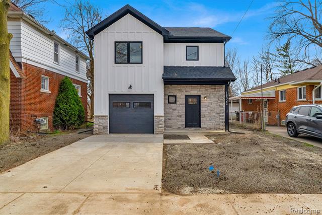 front view picture of 18022 Elizabeth Street, Roseville, MI. 48066