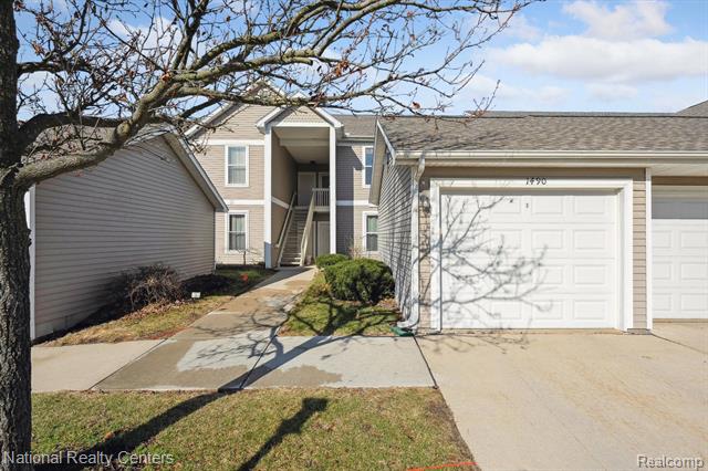 front view picture of 1490 Fox Pointe Circle, Ann Arbor, MI. 48108