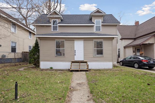 front view picture of 458 Adams Street Se, Grand Rapids, MI. 49507