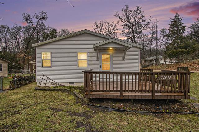 front view picture of 52653 Lakeview Drive, Dowagiac, MI. 49047