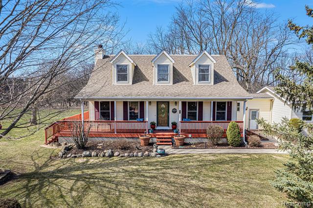 front view picture of 6475 Hartland Road, Fenton, MI. 48430