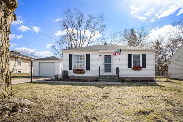 front view picture of 3044 Kensboro Avenue Ne, Grand Rapids, MI. 49505