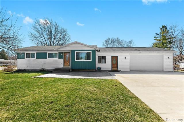 front view picture of 7242 Houghton Drive, Davison, MI. 48423