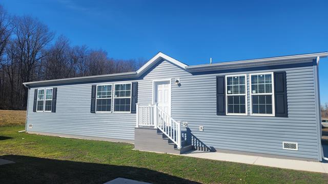 front view picture of 884 Ottawa Court, Charlotte, MI. 48813