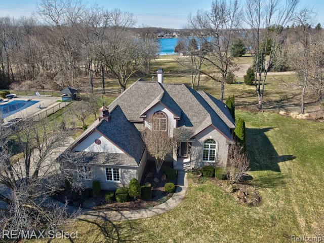 front view picture of 4014 Pine Ridge, Fenton, MI. 48430