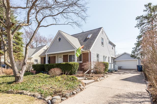 front view picture of 1914 Crestland Drive, Ann Arbor, MI. 48104