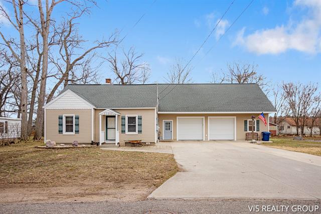 front view picture of 17200 Franklin Avenue, Spring Lake, MI. 49456