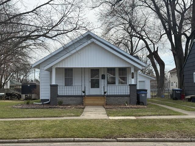 front view picture of 114 Mckee Street, Sturgis, MI. 49091
