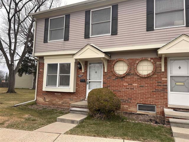 front view picture of 19937 Great Oaks Cir. N Circle, Clinton Township, MI. 48036