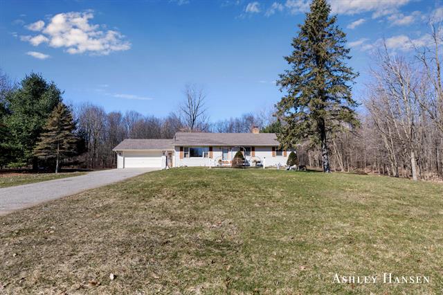front view picture of 12631 Pine Island Drive Ne, Sparta, MI. 49345