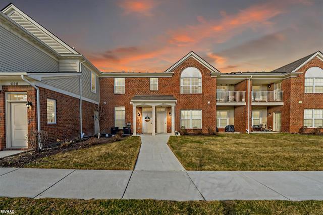 front view picture of 51839 E Pointe Ln Lane, New Baltimore, MI. 48051