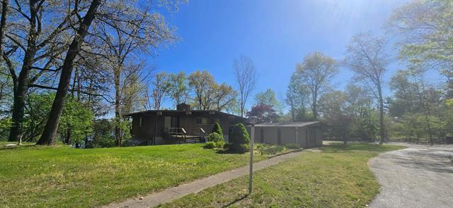 front view picture of 816 Browns Lake Road, Jackson, MI. 49203