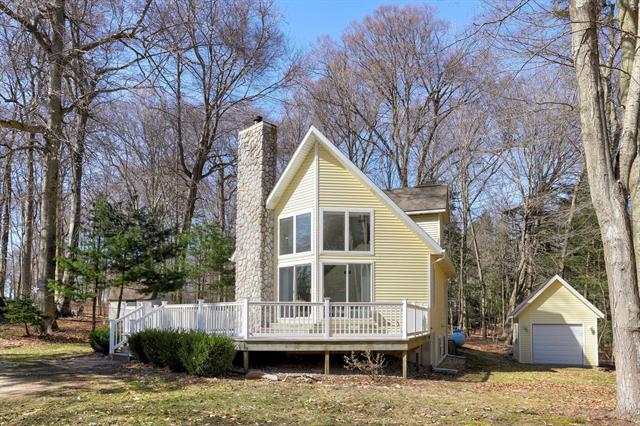 front view picture of 7147 Maple Avenue, South Haven, MI. 49090