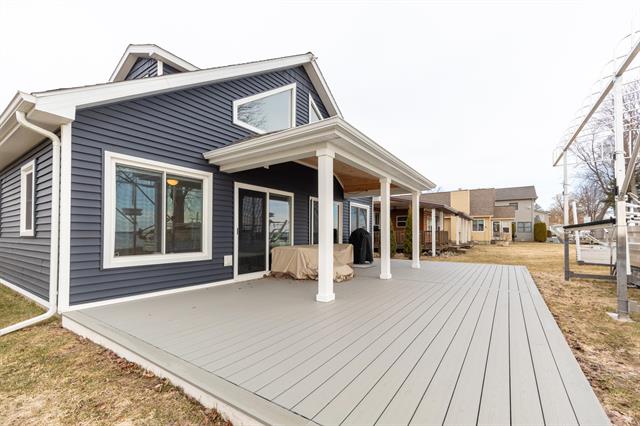 front view picture of 10698 W Shore Drive, Houghton Lake, MI. 48629