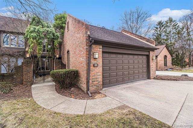 front view picture of 15 Timberlane Court, Dearborn, MI. 48126