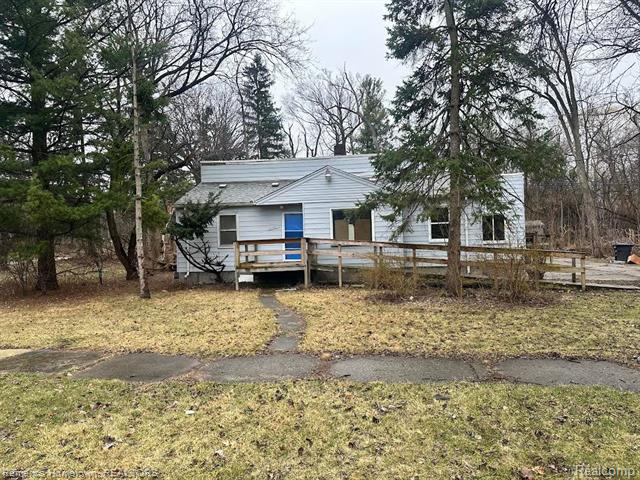 front view picture of 21621 Lyndon Street, Detroit, MI. 48223