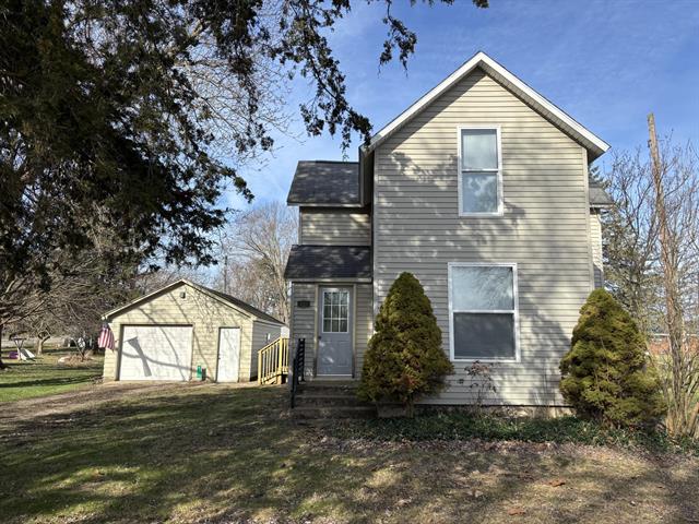 front view picture of 417 N Maple Street, Fennville, MI. 49408