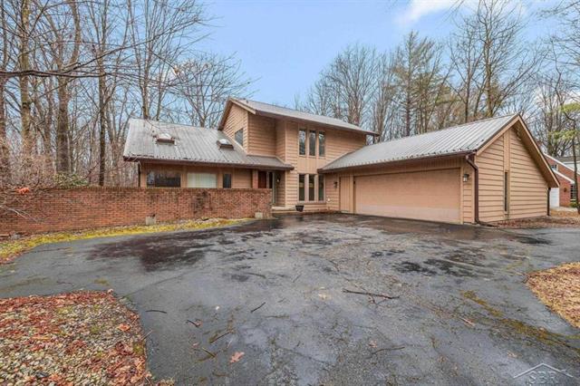 front view picture of 4700 Moorland Drive, Midland, MI. 48640