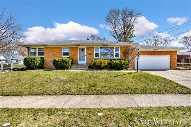 front view picture of 1754 Diamond Avenue Ne, Grand Rapids, MI. 49505