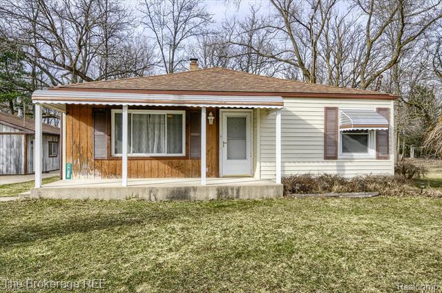 front view picture of 4052 Cook Road, Swartz Creek, MI. 48473