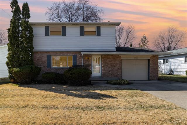 front view picture of 3865 Boeing Drive, Saginaw, MI. 48604