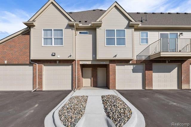front view picture of 8292 Heywood Circle, Sterling Heights, MI. 48312