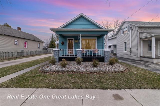 front view picture of 1315 18Th Street, Bay City, MI. 48708