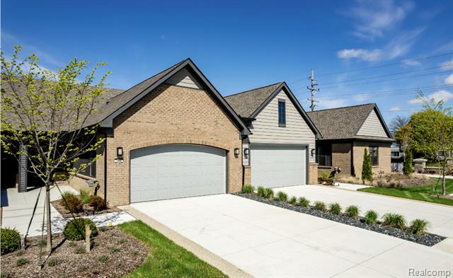 front view picture of 1560 Tribute Drive, Bloomfield Hills, MI. 48304