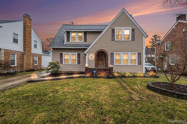 front view picture of 1007 E Fork Drive, Flint, MI. 48503