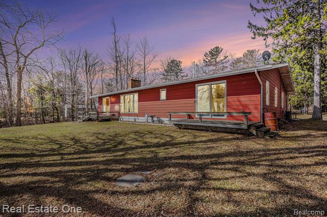 front view picture of 5366 Lakeshore Road, Deckerville, MI. 48427