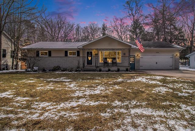 front view picture of 1318 N Lendale, Ludington, MI. 49431