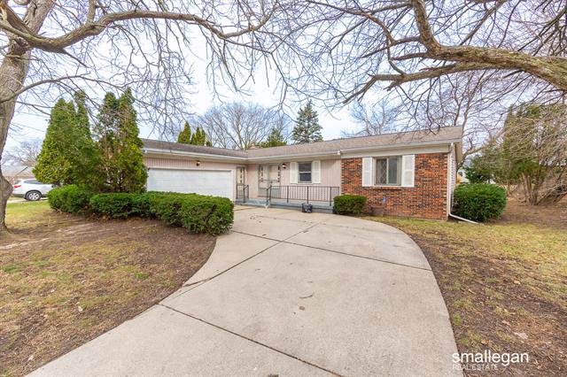 front view picture of 1237 Dale Court Ne, Grand Rapids, MI. 49505