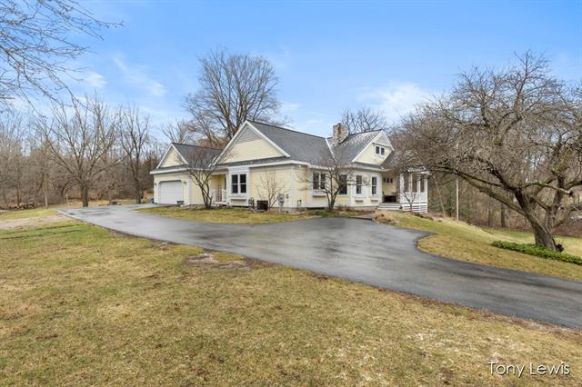 front view picture of 5581 12 Mile Road Ne, Rockford, MI. 49341