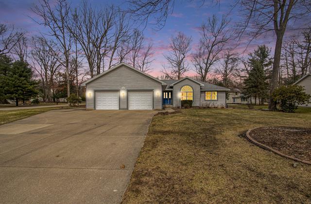 front view picture of 15529 Thornapple Drive, Grand Haven, MI. 49417