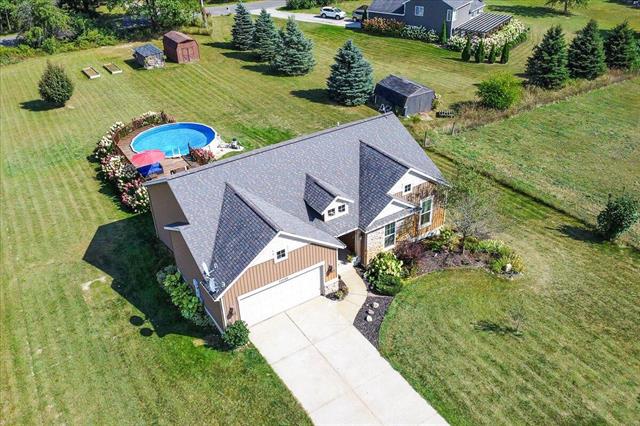 front view picture of 13540 S Park Meadows Court, Grant, MI. 49327