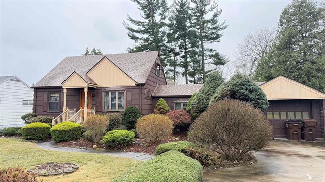 front view picture of 1565 Eaton Drive, Monroe, MI. 48162