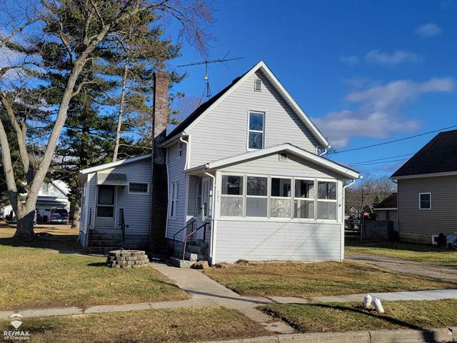 front view picture of 755 Alger Avenue, Owosso, MI. 48867