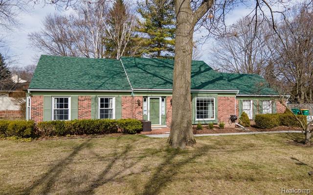 front view picture of 1011 N 2Nd Street, Saint Clair, MI. 48079