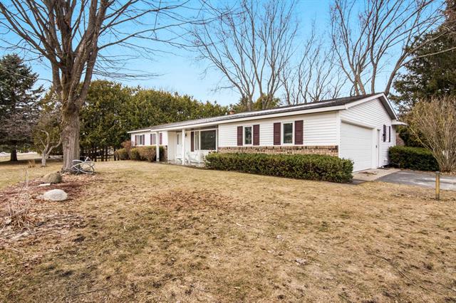 front view picture of 4312 Ridgemoor Drive, Traverse City, MI. 49684