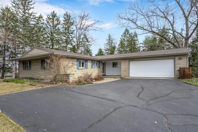 front view picture of 3304 Fair Oaks Drive, Kalamazoo, MI. 49008