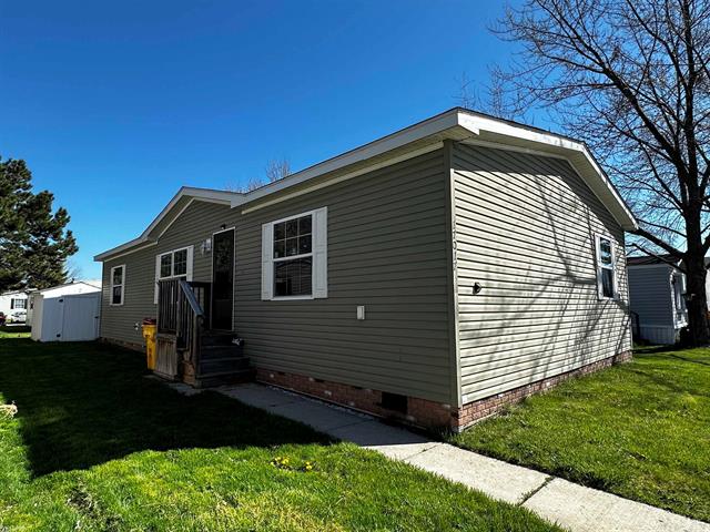 front view picture of 17017 Shrewsbury Street, Macomb, MI. 48044