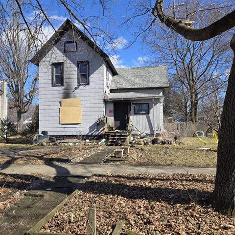 front view picture of 606 8Th Street, Three Rivers, MI. 49093
